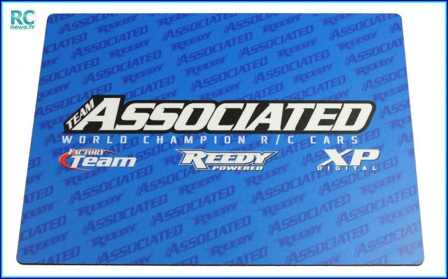 Tapis de stand Team Associated !  RCmag - Le Web Magazine du Modelisme RC